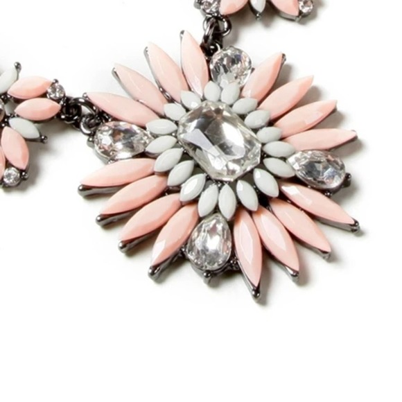 Amitra Singh Princess Joan Necklace Peach/Ivory - Picture 2 of 5